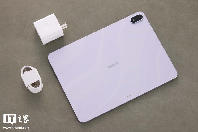 OPPO Pad 5 柔光版图赏：全新幸运紫配色，流光幻影工艺
