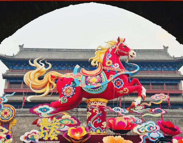 长安灯会的马多成“马”了！双园千灯万马，解锁马年最潮打开方式