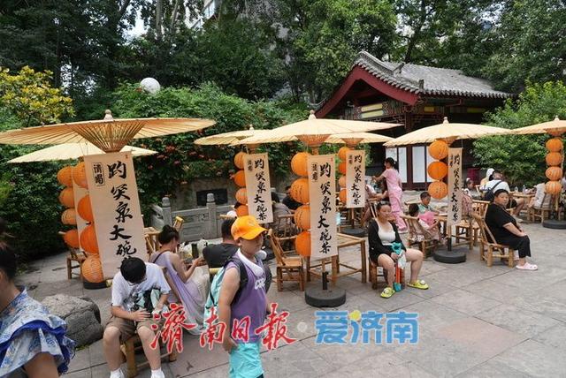 一年四季 泉在济南丨泉声叮咚迎客至 盛夏济南“泉水游”持续火热