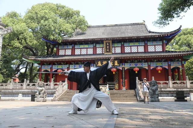 龙虎山藏着“神仙玩法”？这个周末，青萍剑+八段锦免费学！