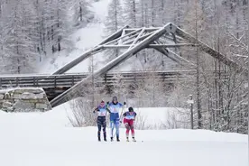 （体育）越野滑雪——大冬会：女子4x7.5公里接力决赛赛况图片