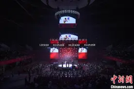 世界格斗大赛——王冠军赛在杭开赛 拳坛高手强强对话图片