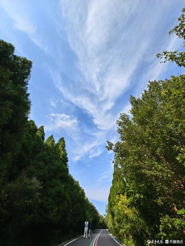 登上济南佛慧山，赏蓝天白云