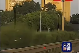 塞尔维亚首都街头已挂满中国国旗，武契奇：我无法形容我有多高兴图片