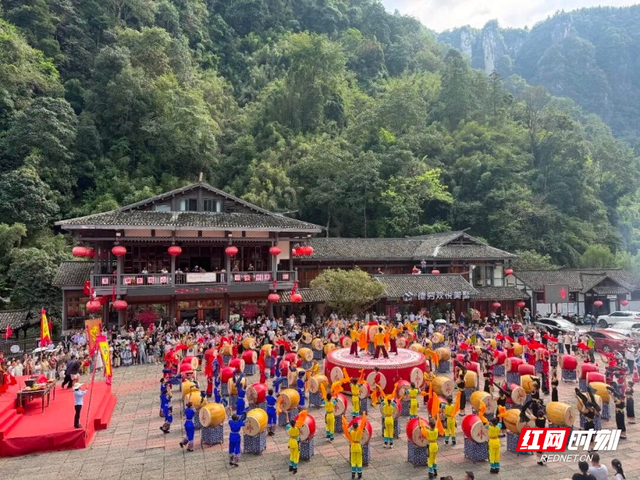 国庆观文旅②丨人从众𠈌……国庆第二天湖南客流1363.13万人次