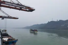 四川首次！百万片“宜宾造”光伏产品“江海联运”出海图片
