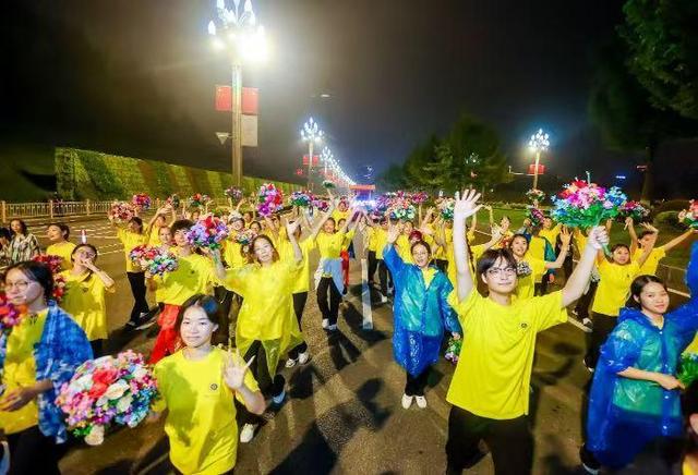 在武汉，这样过国庆节！花车大巡游攻略来了