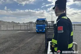 塔克什肯口岸：查验零延时 通关零等待图片