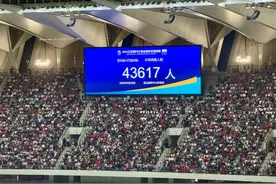 单场超4.3万观众再创纪录！从“送票送炒饭”到“开票即秒空”，“苏超”经历了什么？图片