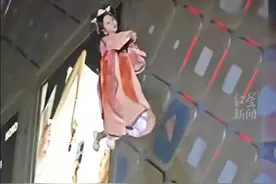 惊险！女演员空中表演突发意外！活动方回应：演员太瘦……图片