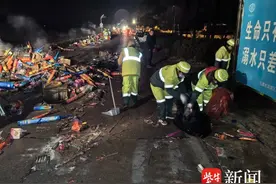 美好城市的守护者丨为了春节里的城市更干净，环卫工每天凌晨2点开始忙碌图片