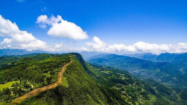 利川云雾山：日月绣岭结仙梁