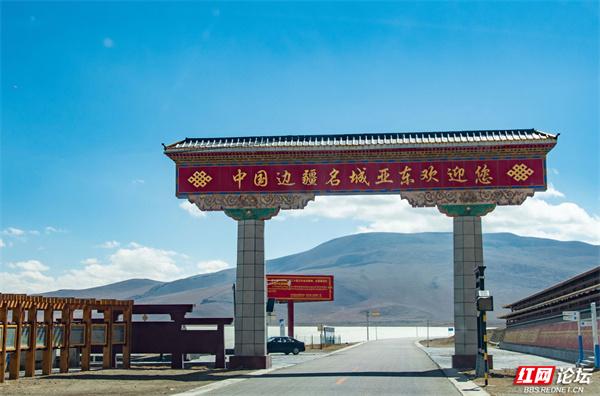 又向青藏踏雪行⑦丨垭口听风湖畔立，逍遥一路到亚东