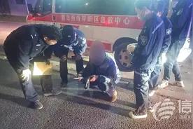 老人意外摔伤导致颅内出血 黄岛警方及时将其送往医院图片