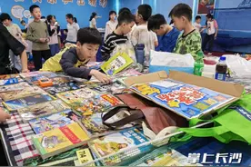 长沙大同第二小学：小小跳蚤市场 浓浓书香味道图片
