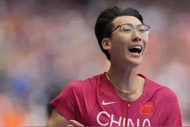 戴眼镜跨栏 闯进半决赛！网友评论亮了……图片