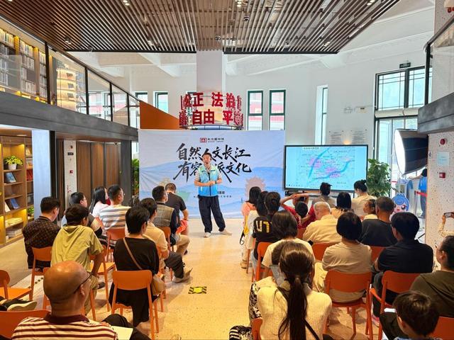 江城书房带你解锁长江经济带的“蜕变密码”：从都江堰到浦东科创的发展智慧