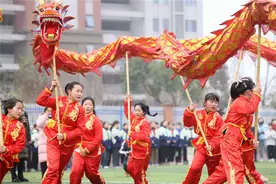 安徽合肥：舞龙迎新年图片