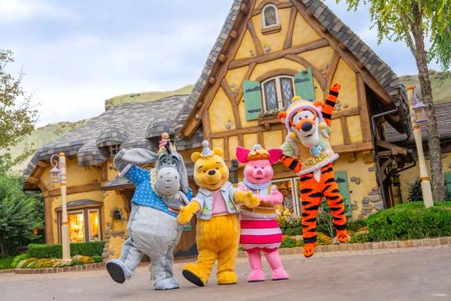 迪士尼又要下雪啦！奇幻冬日季下周开启，米奇米妮有一周庆生派对，特别投影和烟花辞旧迎新