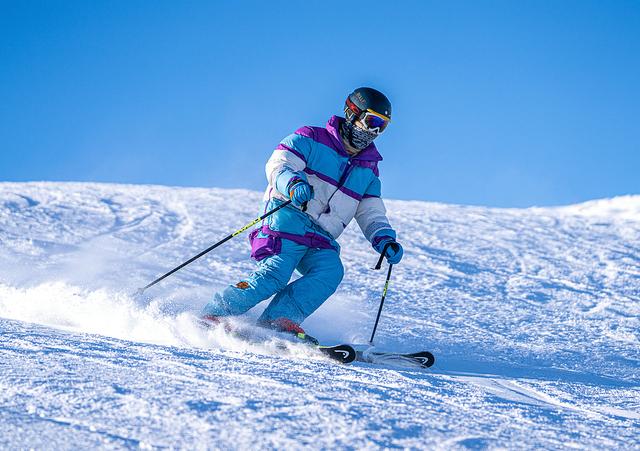 中国蓝观察丨赴俄免签来了！黑河口岸排长队 全国多地“卷”出冰雪新花样