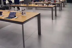 买华为爆款手机时必须现场拆封激活 这种方式到底合不合理图片