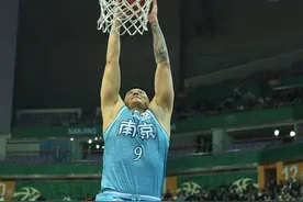 内线硬外线软，同曦客场不敌吉林与季后赛渐行渐远图片