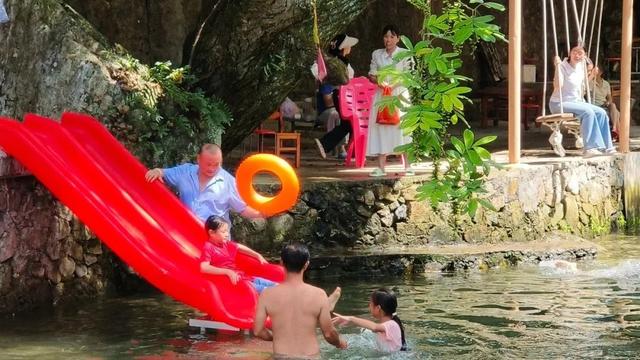 富川：青山绿水带活“清凉经济”