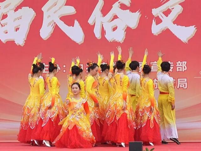 舞龙大会、民俗踩街、民俗展演、互动市集......安福县2026年喜迎新春文艺展演暨第四届民俗文化庙会预告来袭！