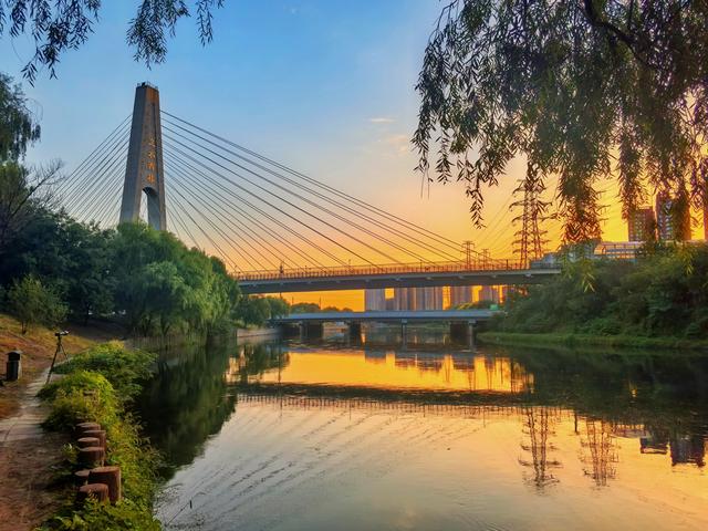 奇观！今早北京的天空出现“彩虹”，你看到了吗？