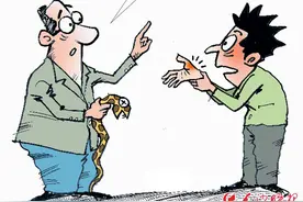 注意！踏青被蛇咬伤，不能用嘴吮吸伤口图片