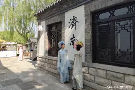 最美身影 | 百花洲的簪花小姐姐图片