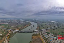 通过泰安的这条高速特大桥全桥合龙！双向八车道，年底前全线通车图片