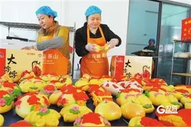 一天卖出两万个花饽饽！即墨、莱西等地商家开启“忙年”模式图片