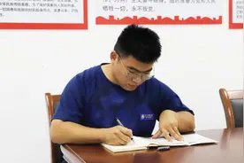 我的这五年丨那个□□□□的年轻人图片