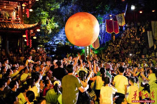 湘约“双节”⑱秋｜长假过半，芙蓉镇·红石林度假区热度持续攀升