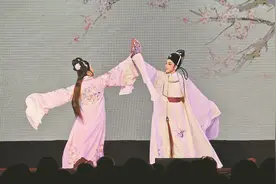 “南国鲜花”潮剧走进曼谷 场场爆满圈粉无数图片