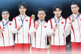 中国体操男队获得体操男子团体银牌！图片
