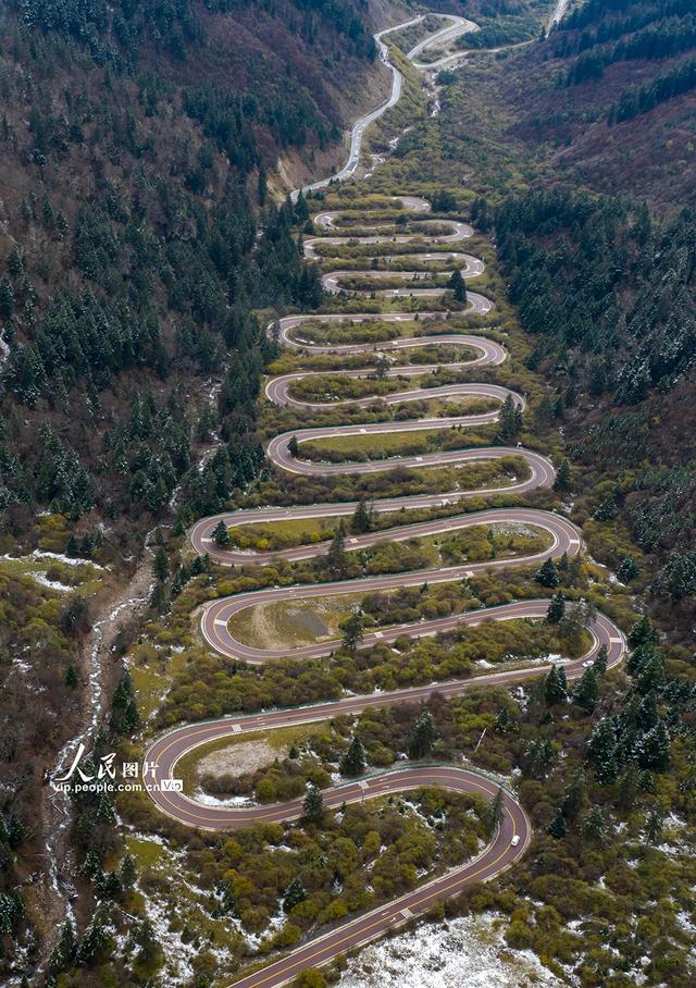 四川九寨沟：神仙池28道拐风景壮美
