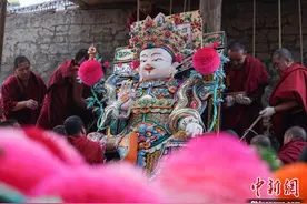 (新春走基层)青海塔尔寺绽放“百年梦境”酥油花 引四方民众朝佛观瞻图片
