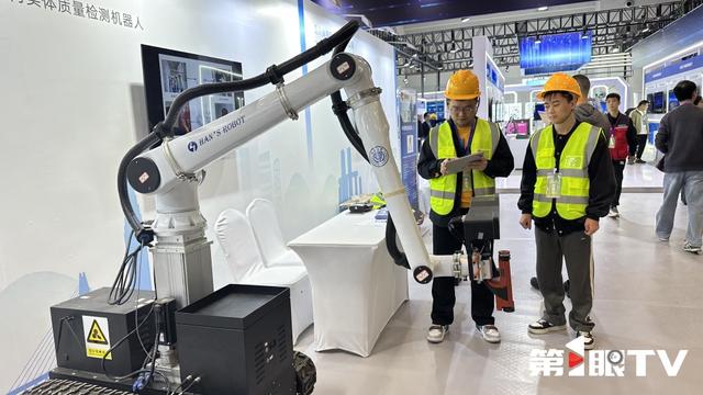“危繁脏重”不用人工了！看建筑机器人在渝大PK→