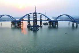 一桥架南北 两岸心连心——写在湘潭下摄司大桥合龙之际图片