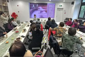 居民们“穿越”宋代，沉浸式体验非遗点茶图片