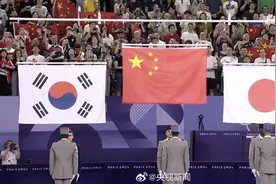 巴黎赛场又一次升起五星红旗！“雅思”组合登上冠军领奖台图片