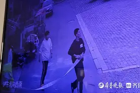 小区墙外突然起火，平度6名中学生上演“教科书式”灭火图片