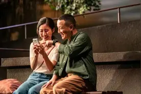 香港话剧团口碑佳作《暧昧》来京演出，生活情感戏掀起观众心灵涟漪图片