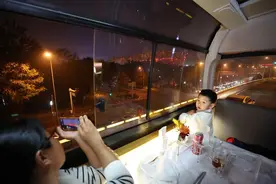 北京朝阳美食观光巴士启动试运营，全长40公里、可现场烹饪美食图片