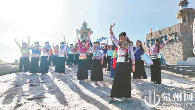 泉州惠安 “惠女IP”解锁崇武古城特色商街活力
