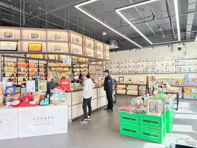 中关村图书大厦启动“金秋悦读季”，国庆中秋双节同庆引领文化消费新风尚