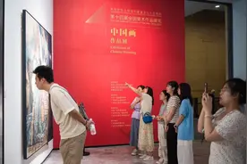 现场直击！全国美展中国画作品展迎来中外观众图片
