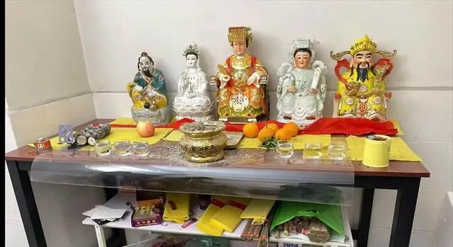 “昆仑童子”案告破！恶行披露：奸淫妇女10人，敛财超500万元，圈粉20余万，对成员进行精神控制